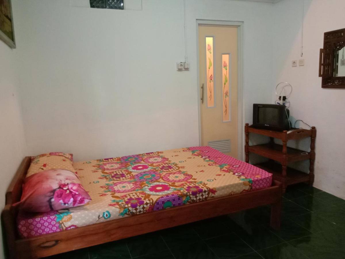 Rumah Ukhi Guest House Cebongan Exterior photo