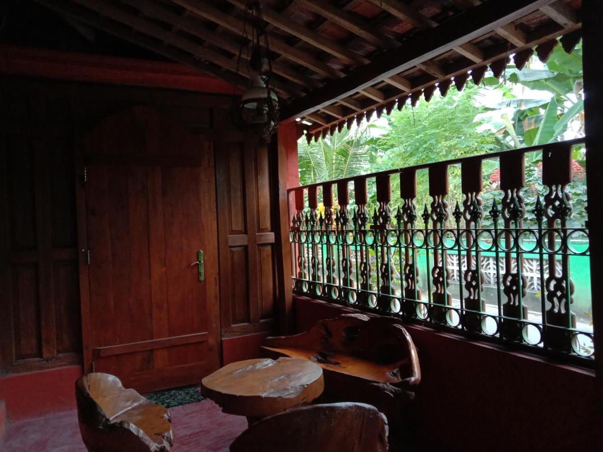 Rumah Ukhi Guest House Cebongan Exterior photo