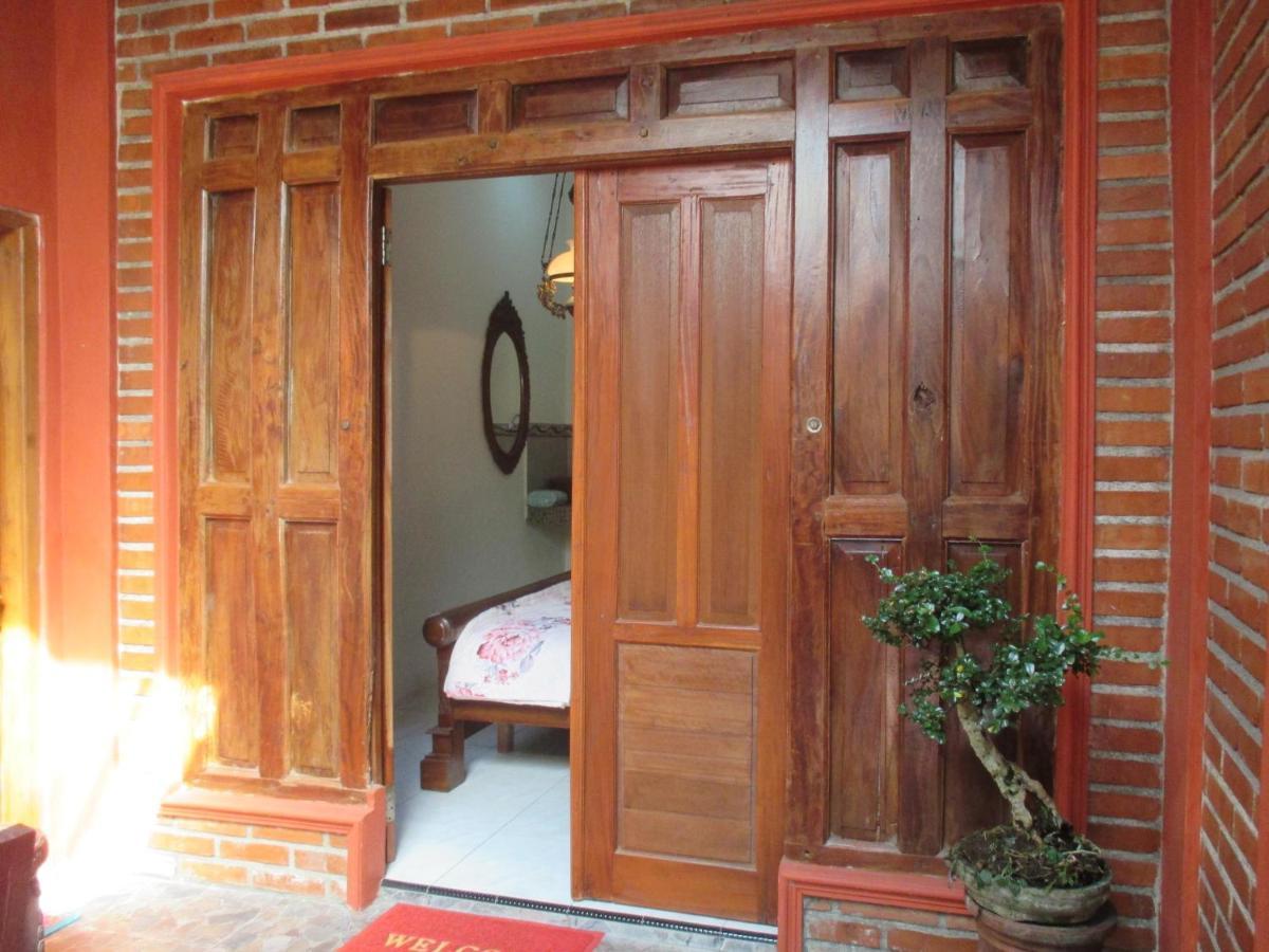 Rumah Ukhi Guest House Cebongan Exterior photo