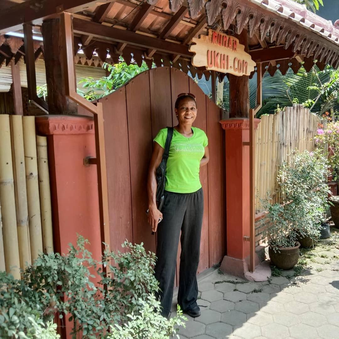 Rumah Ukhi Guest House Cebongan Exterior photo