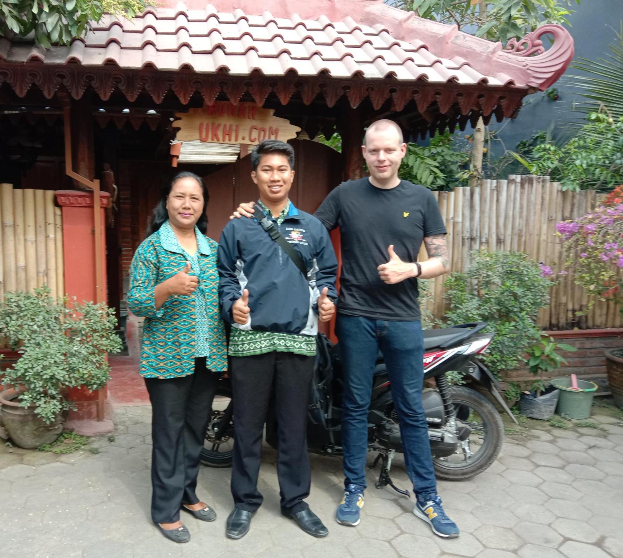 Rumah Ukhi Guest House Cebongan Exterior photo