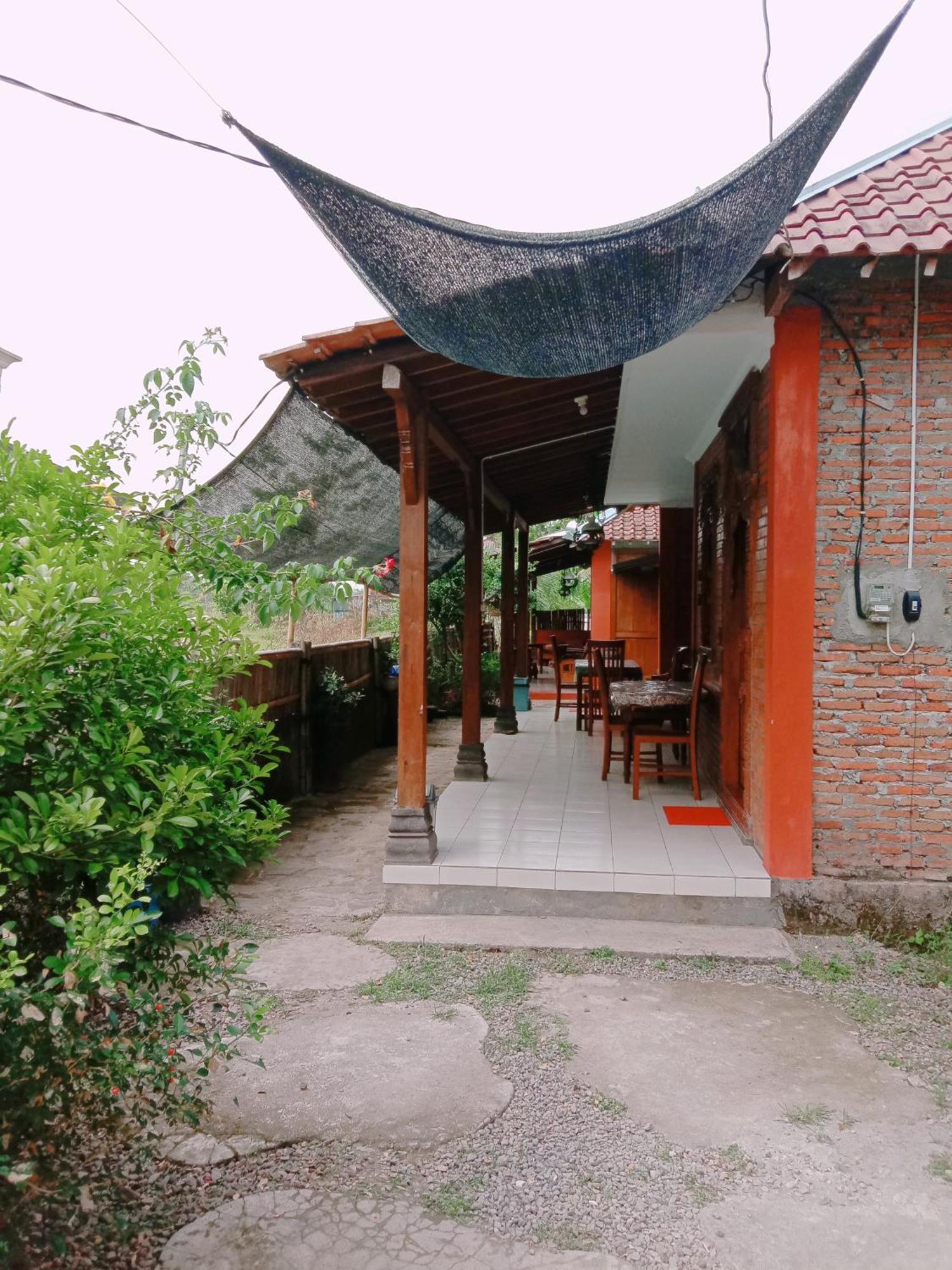 Rumah Ukhi Guest House Cebongan Exterior photo