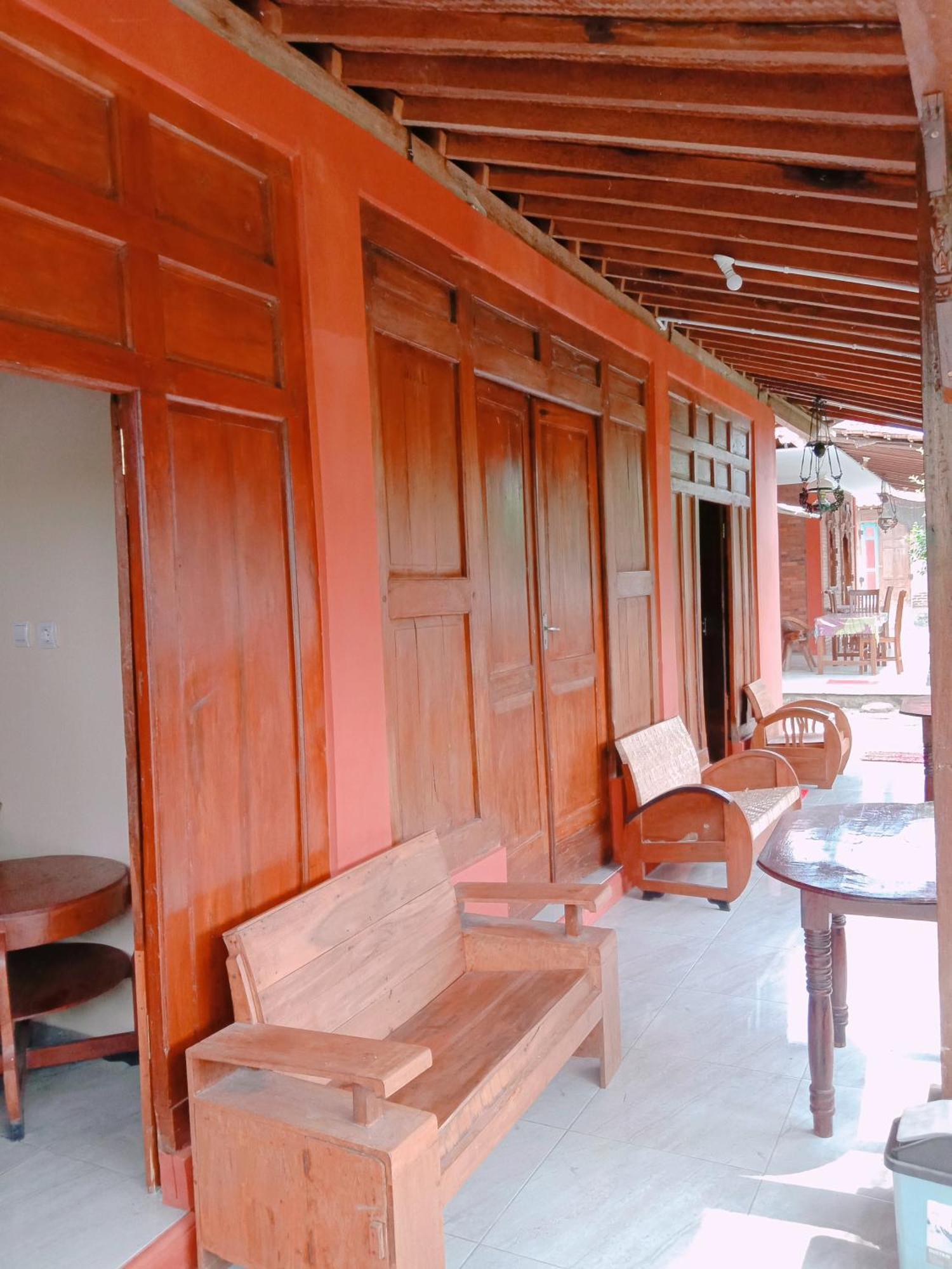 Rumah Ukhi Guest House Cebongan Exterior photo
