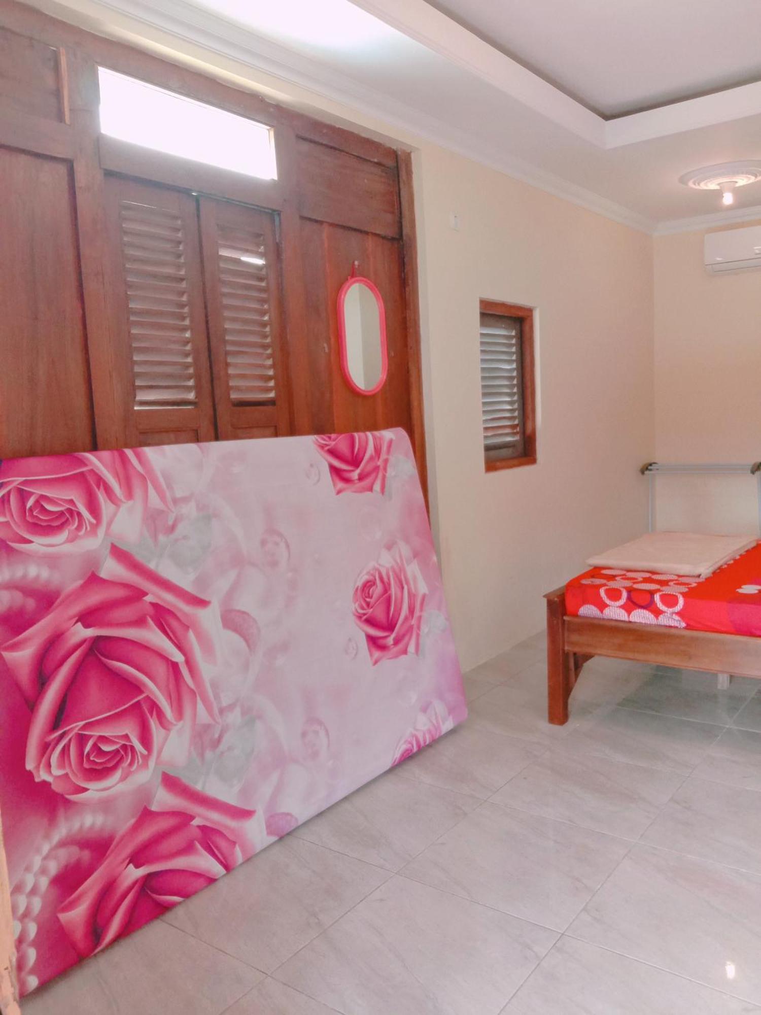 Rumah Ukhi Guest House Cebongan Exterior photo