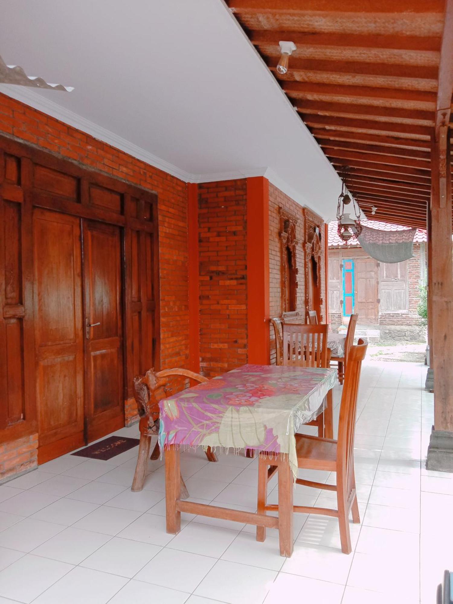 Rumah Ukhi Guest House Cebongan Exterior photo