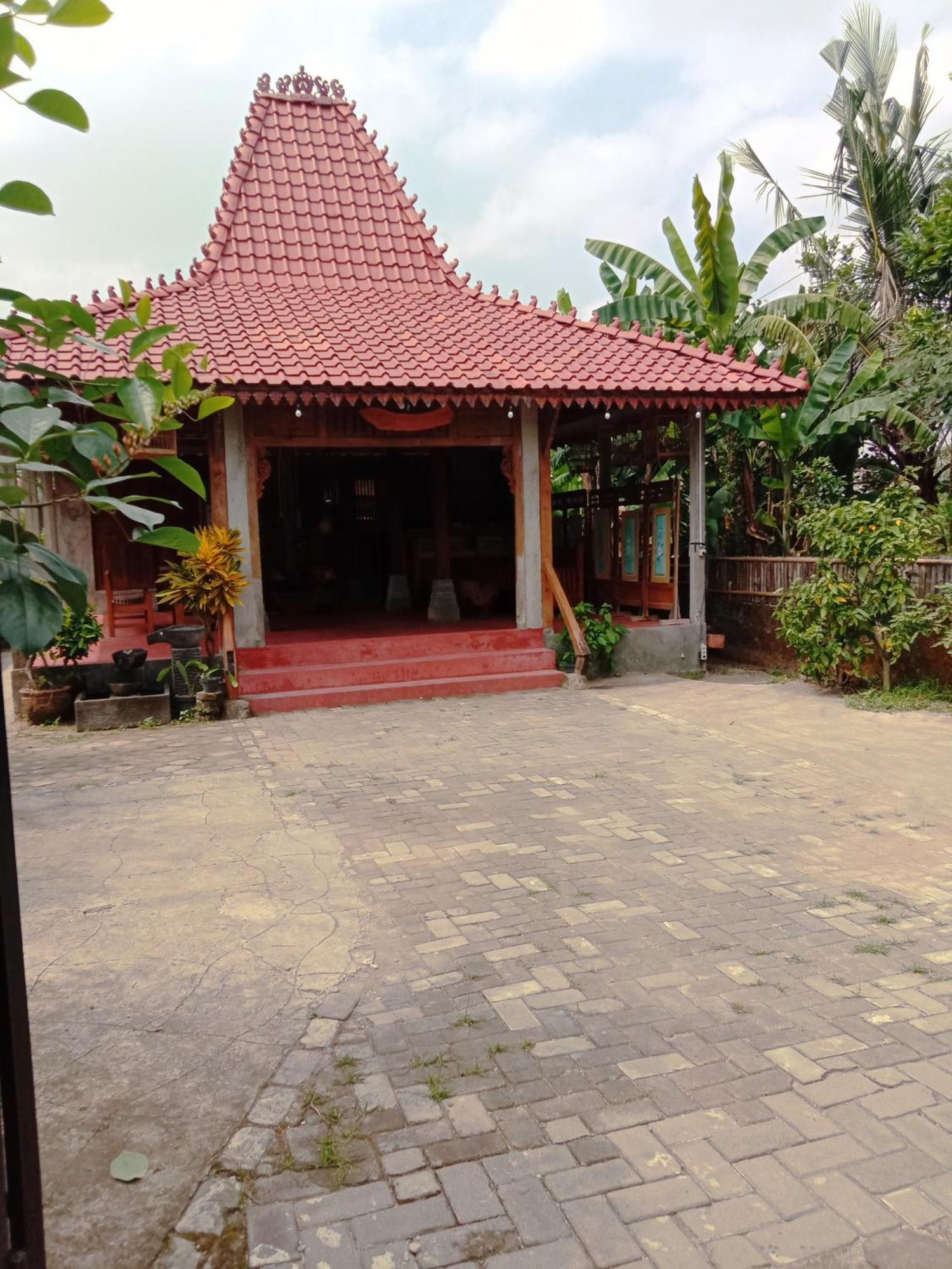 Rumah Ukhi Guest House Cebongan Exterior photo